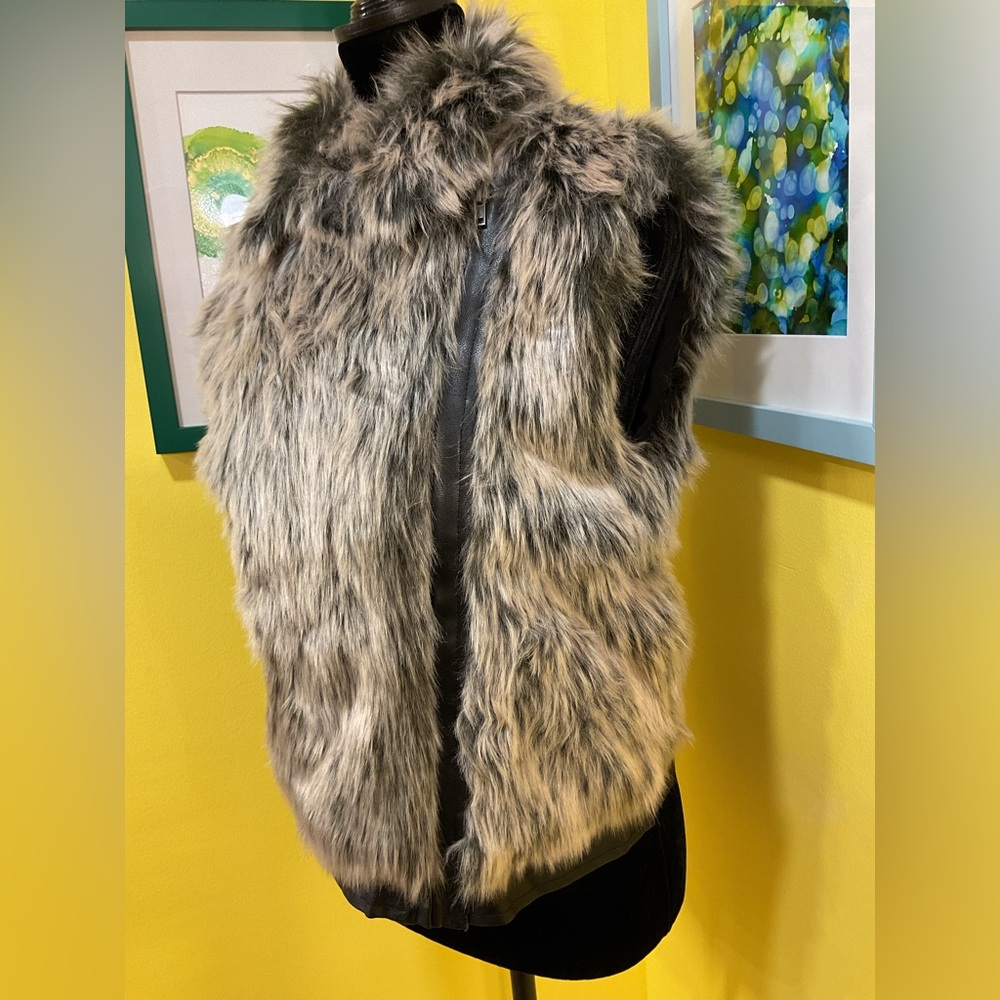 Cupcakes & Cashmere Alonso Grey Faux Fur Moto Vest with Faux Leather Trim Size M - Picture 4 of 11